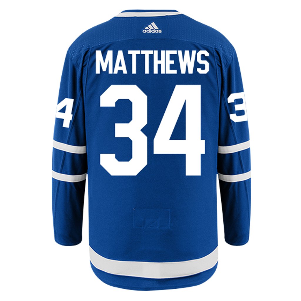 Wearing the reverse retro jersey, Auston Matthews of the Toronto